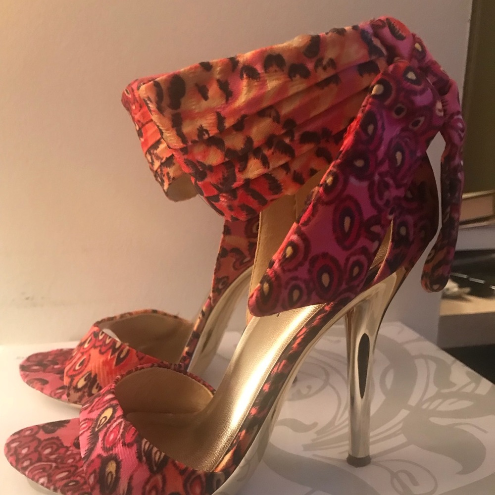 Multi color heel